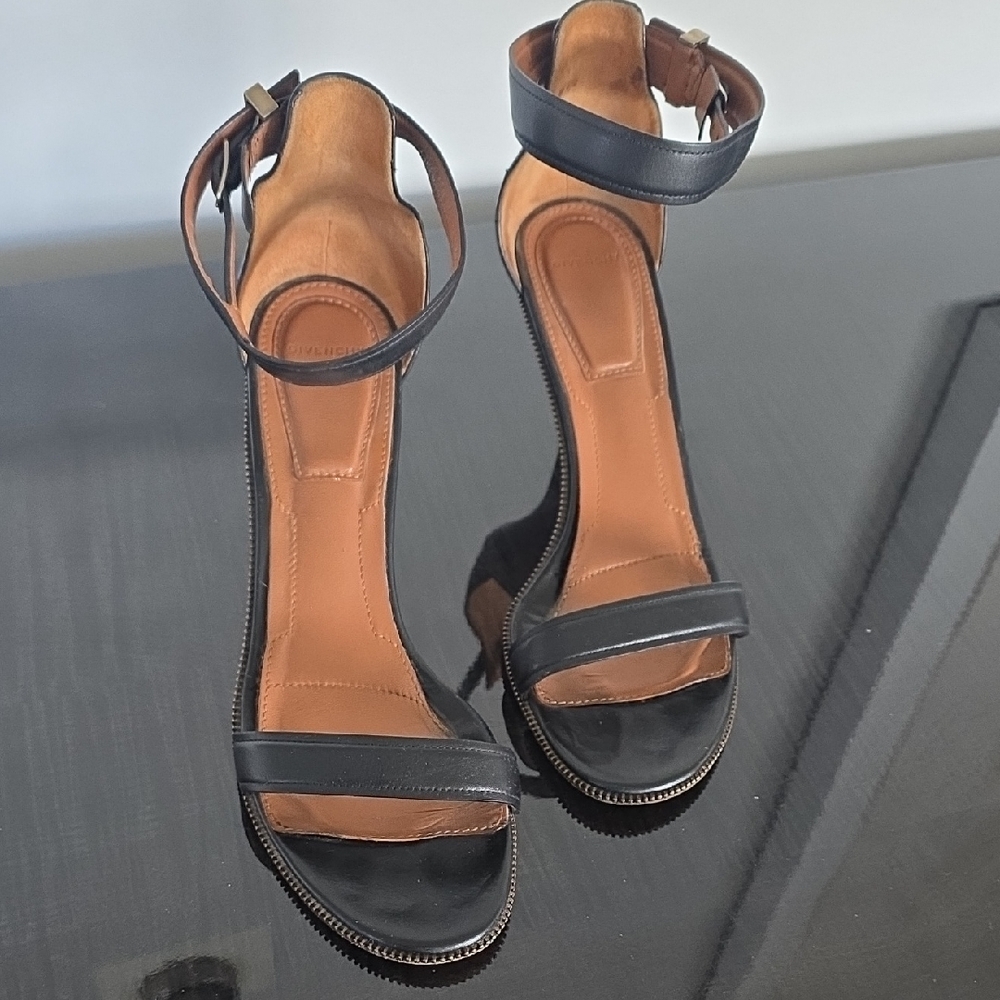 Elegant Black and Tan Women's Sandals